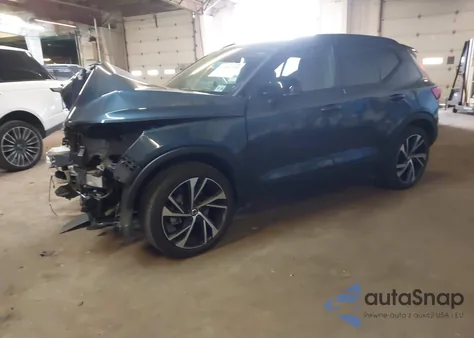 2022 Volvo Xc40 T5 R-Design z USA, uszkodzony, nr VIN YV4162UM8N2645998